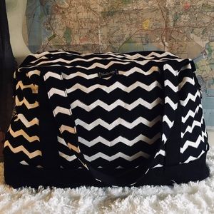 EUC Black & White Zigzag Thirty-One Weekend Duffel
